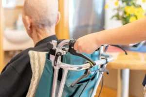 かーさ・びあんかで施設を案内している様子